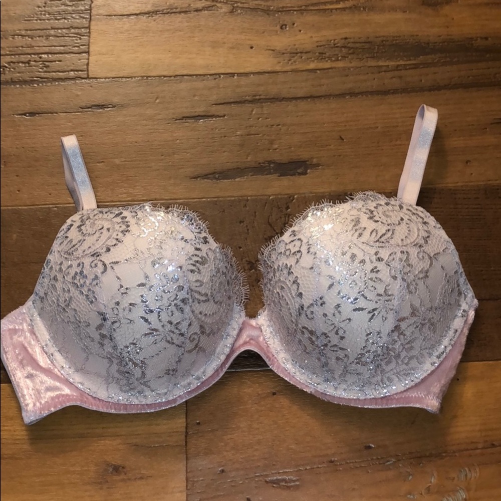 Victoria’s Secret push-up bra!!